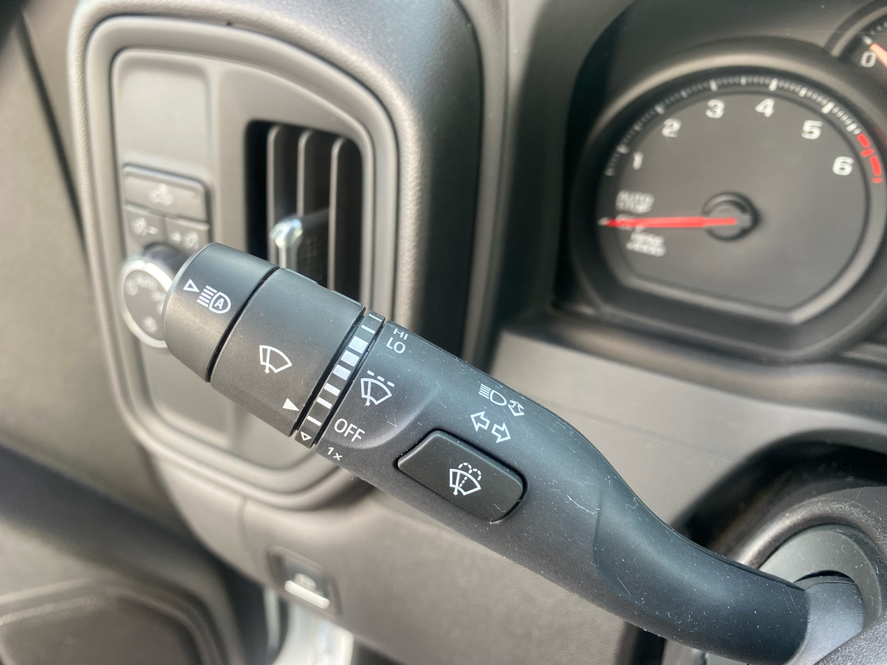 Chevrolet Silverado 1500 2WD Reg Cab 140" Work Truck 2024