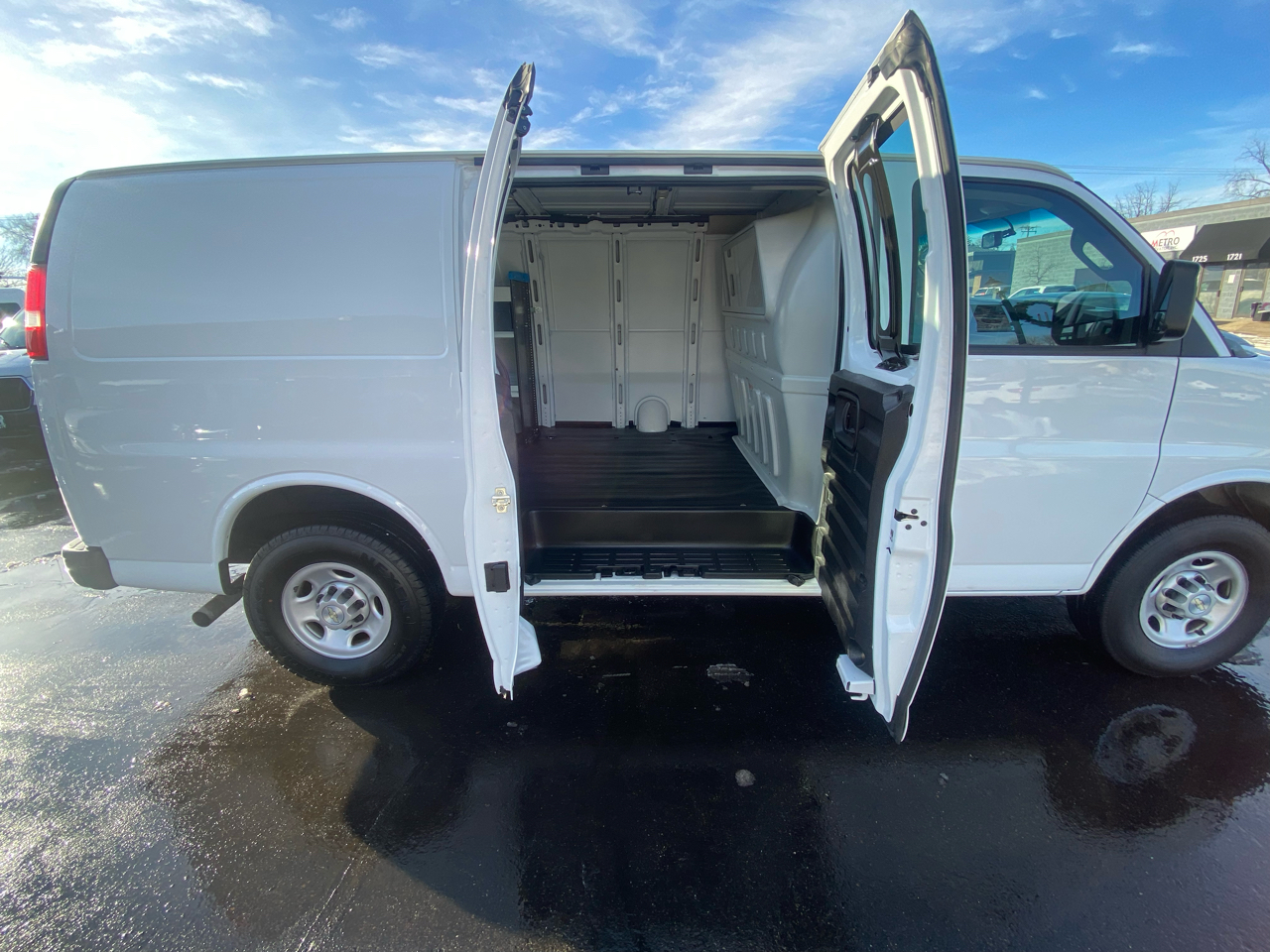Chevrolet Express Cargo Van RWD 2500 135" 2021