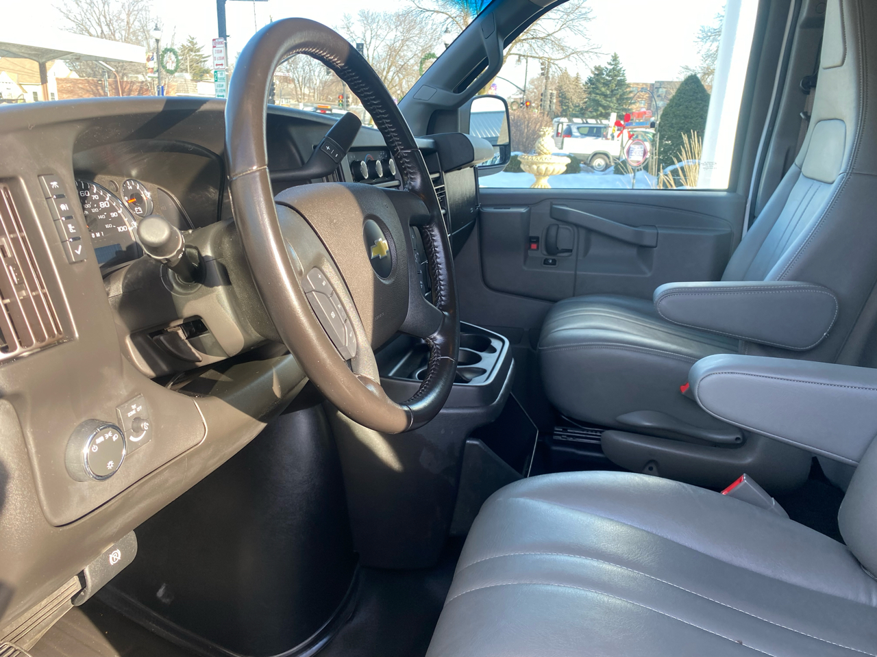 Chevrolet Express Cargo Van RWD 2500 135" 2021