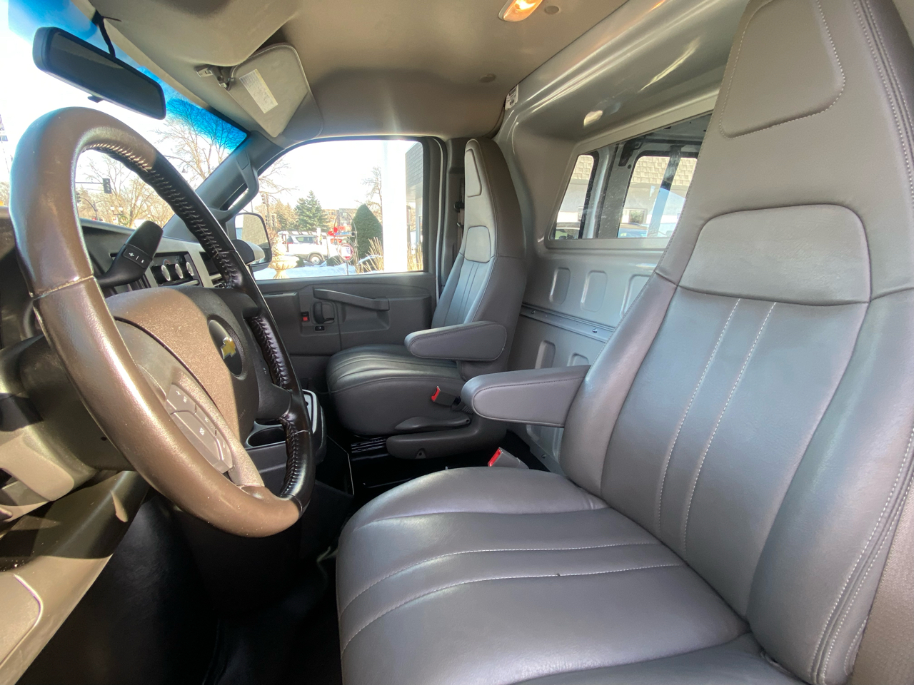 Chevrolet Express Cargo Van RWD 2500 135" 2021