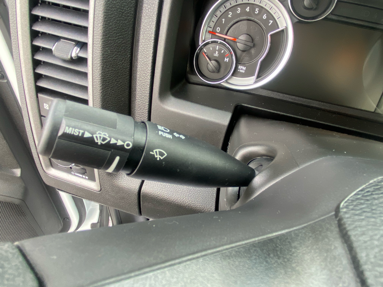 RAM 1500 Classic Tradesman 4x4 Reg Cab 8' Box 2023