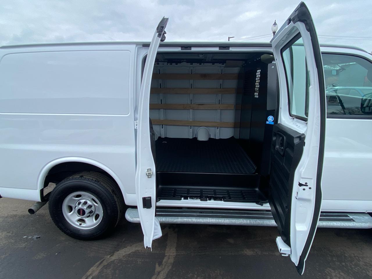 GMC Savana Cargo Van RWD 2500 135" 2024