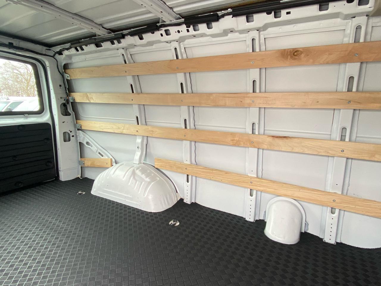 GMC Savana Cargo Van RWD 2500 135" 2024