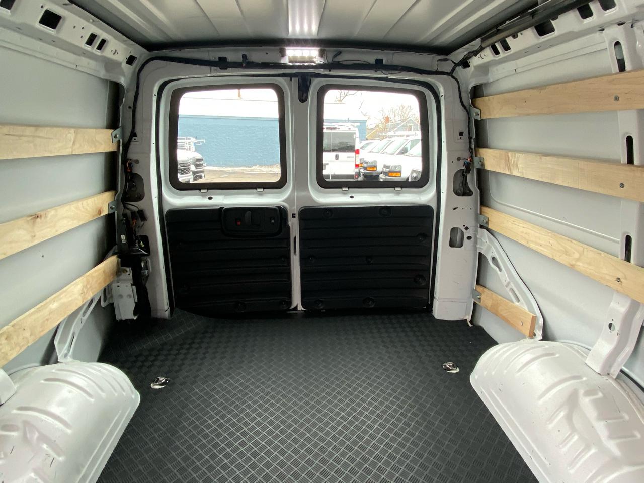 GMC Savana Cargo Van RWD 2500 135" 2024