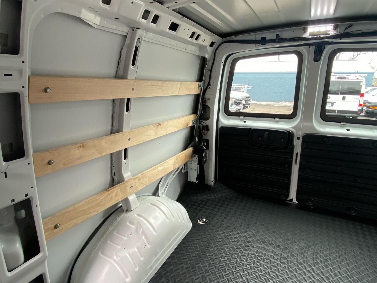 GMC Savana Cargo Van RWD 2500 135" 2024