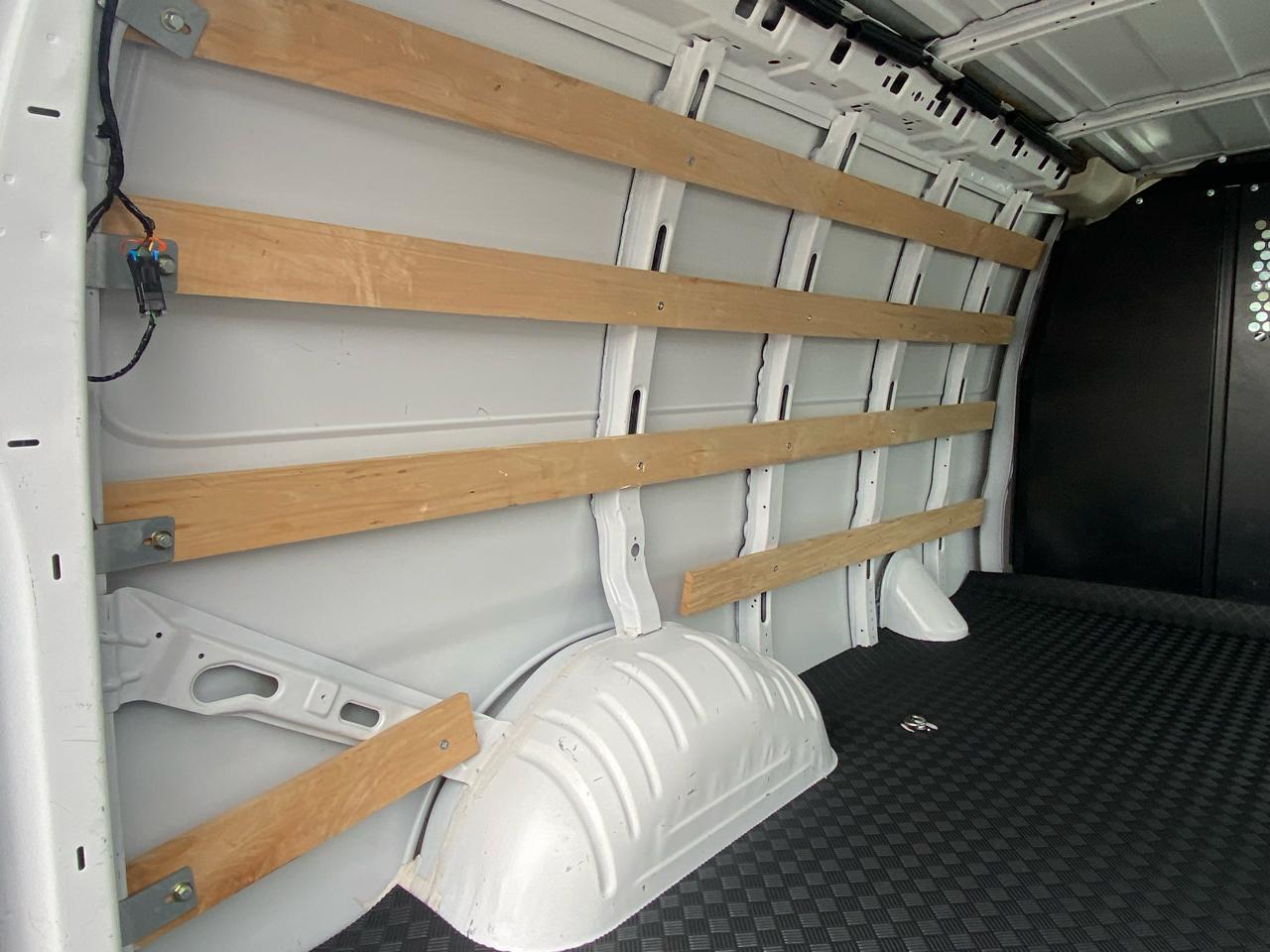 GMC Savana Cargo Van RWD 2500 135" 2024