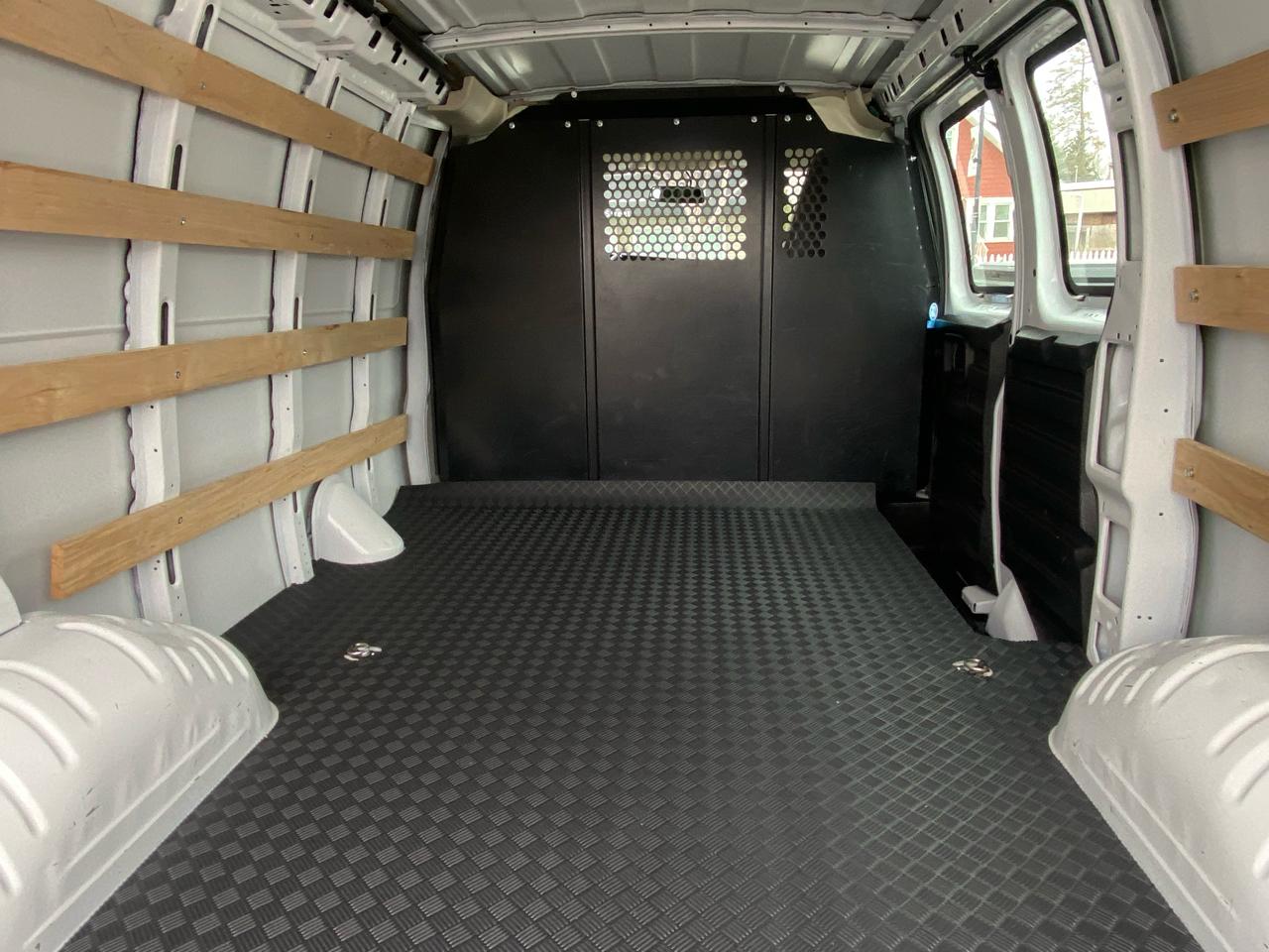 GMC Savana Cargo Van RWD 2500 135" 2024