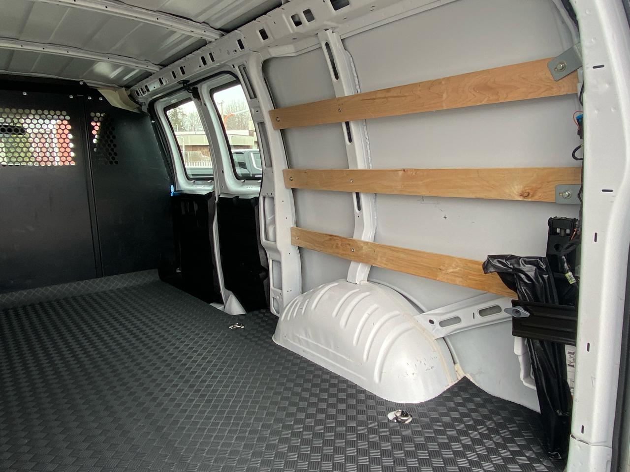 GMC Savana Cargo Van RWD 2500 135" 2024