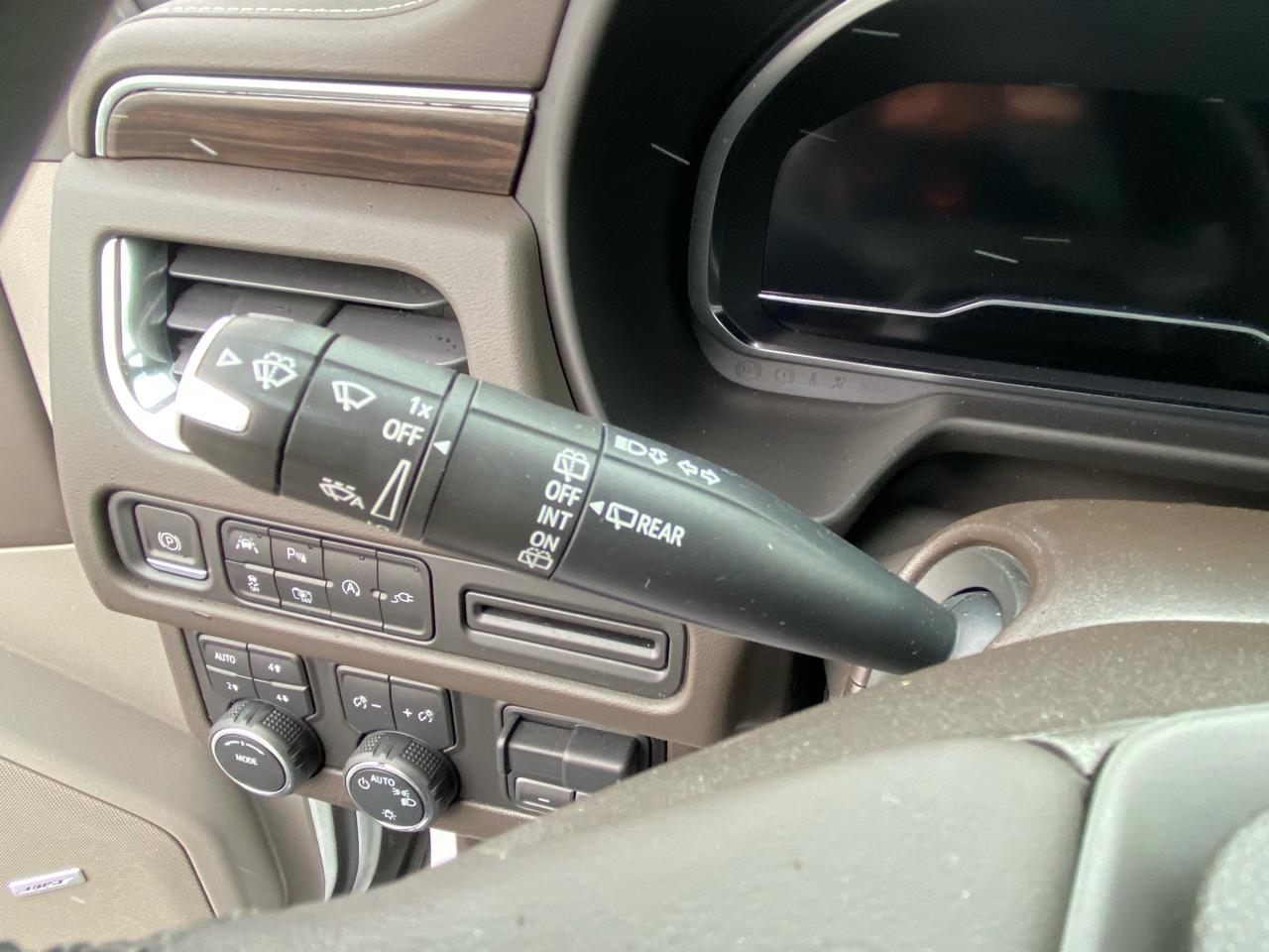 Chevrolet Suburban 4WD 4dr 1500 LT 2022