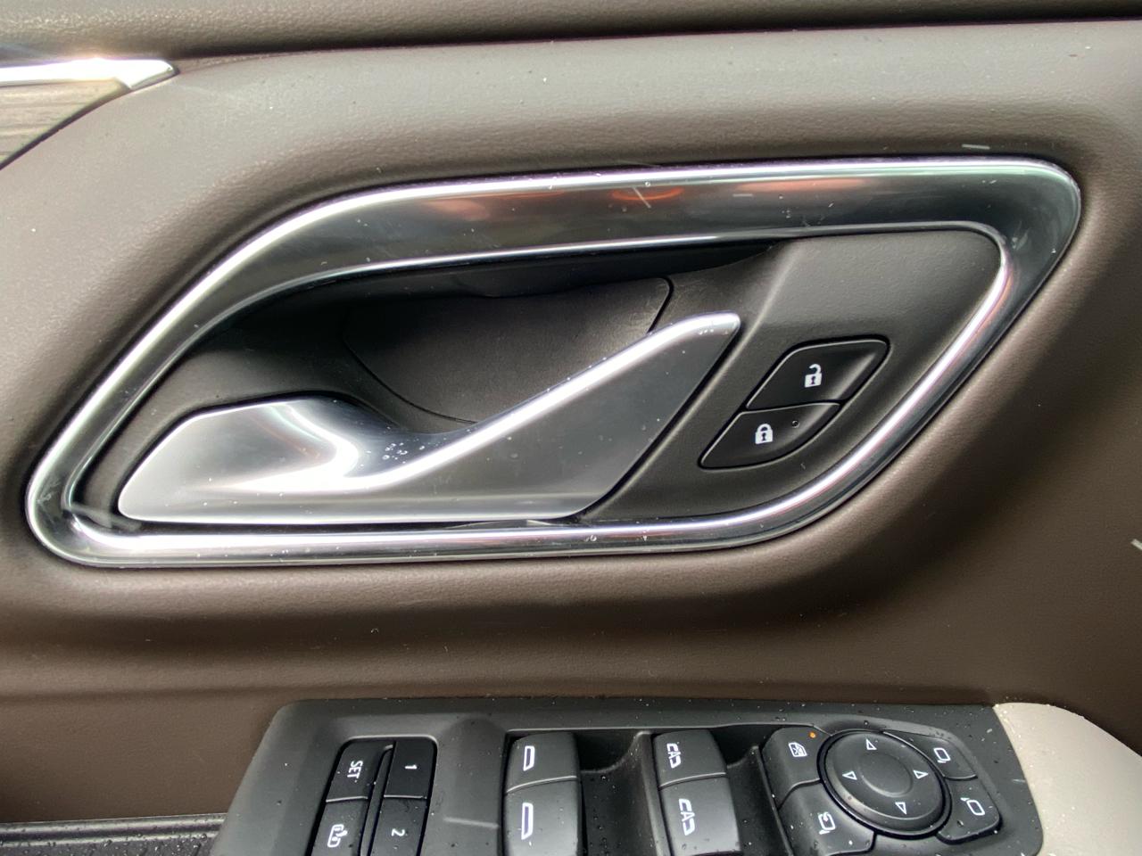 Chevrolet Suburban 4WD 4dr 1500 LT 2022