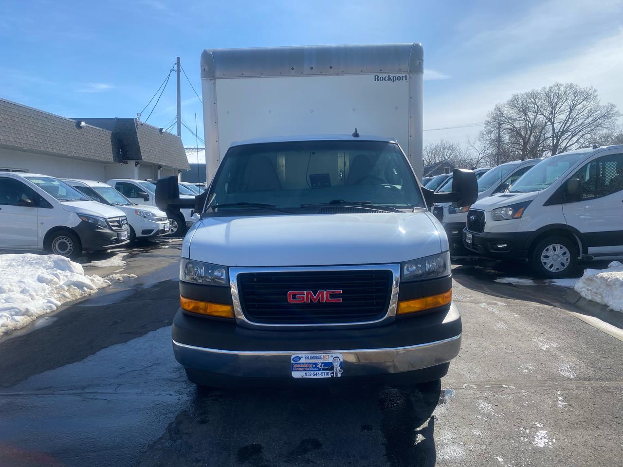 GMC Savana Cutaway  2021
