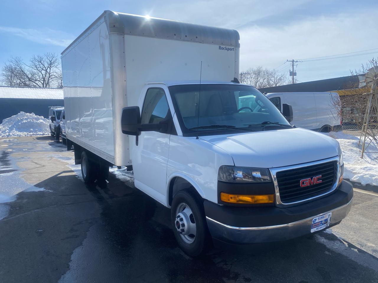 GMC Savana Cutaway  2021