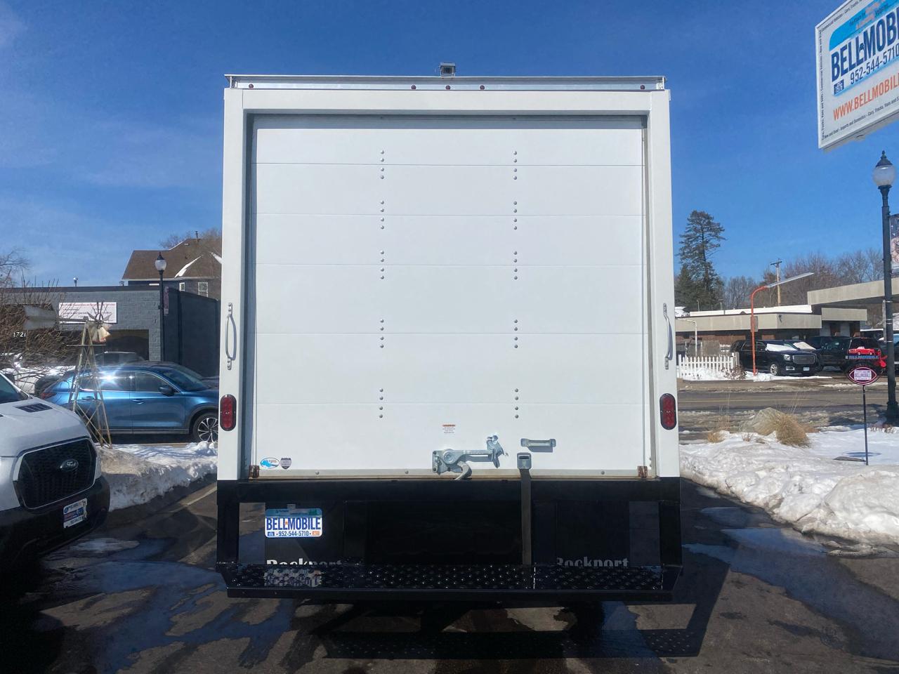 GMC Savana Cutaway  2021