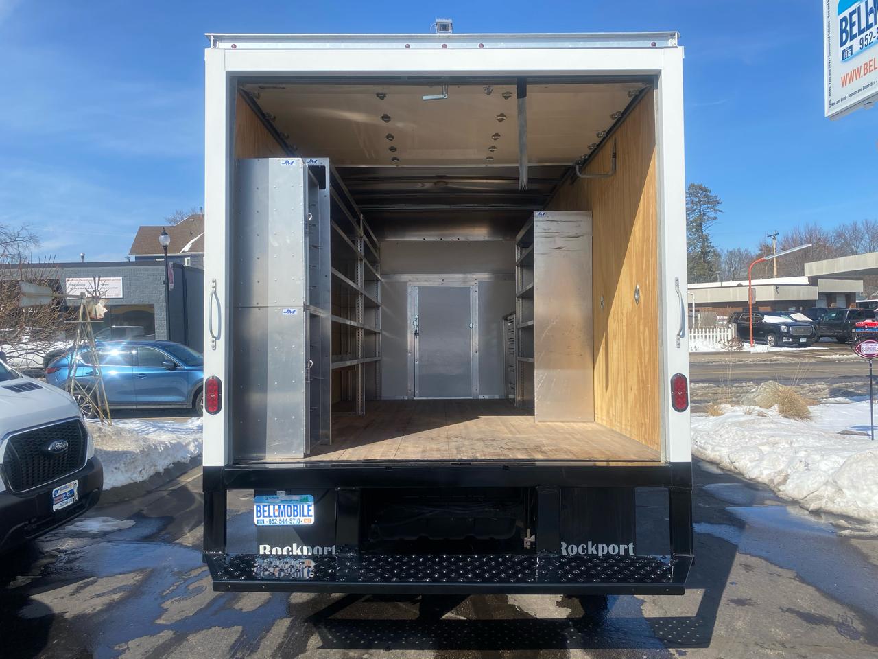 GMC Savana Cutaway  2021