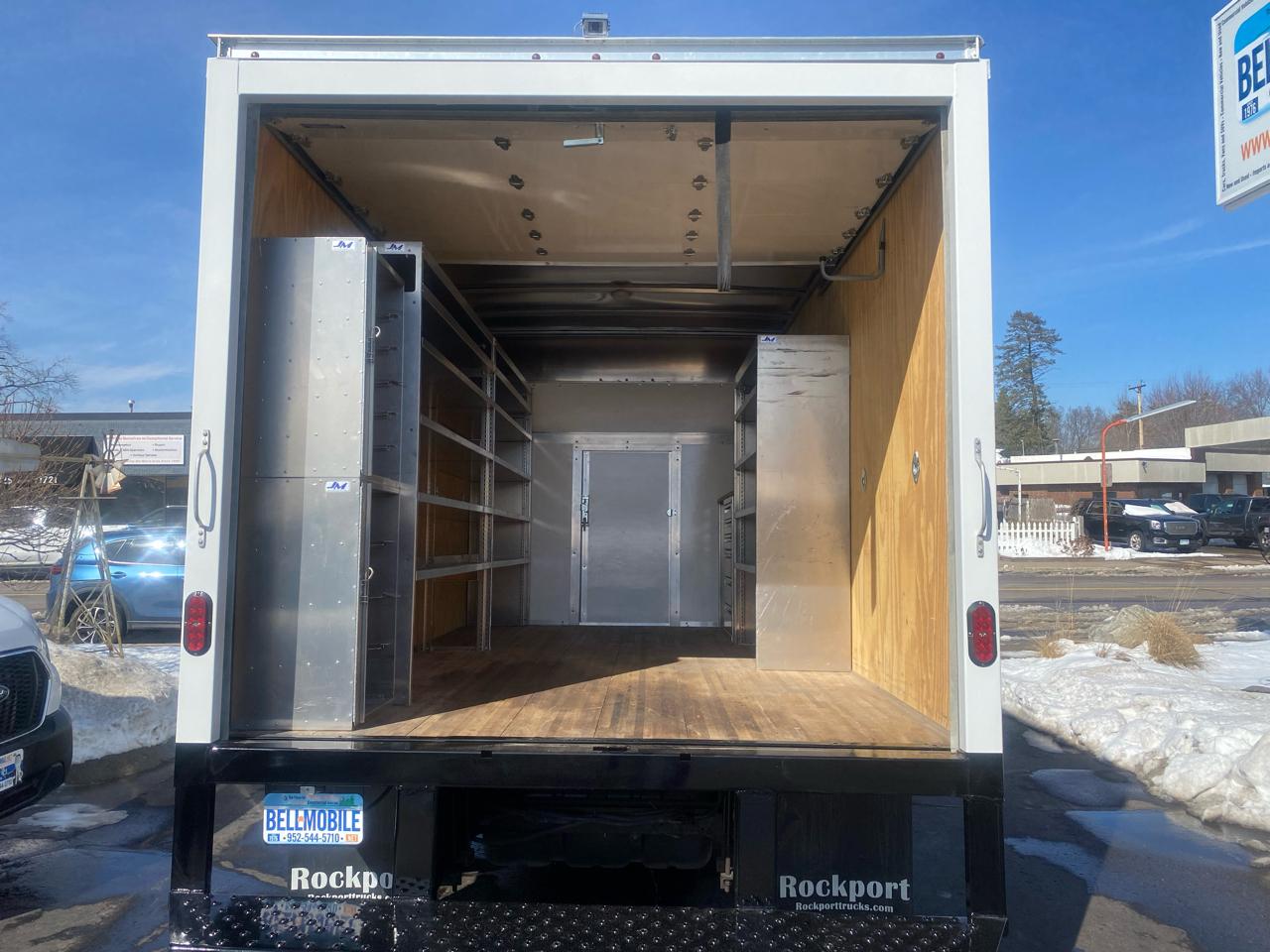 GMC Savana Cutaway  2021