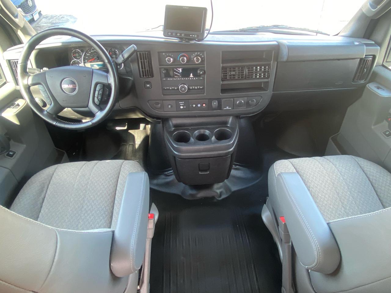 GMC Savana Cutaway  2021