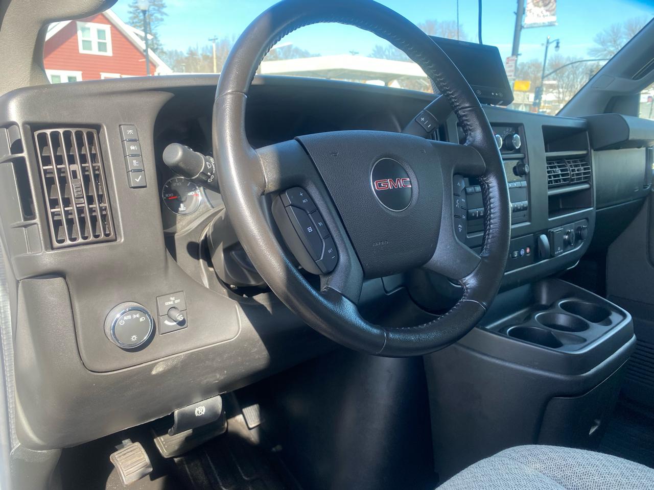 GMC Savana Cutaway  2021