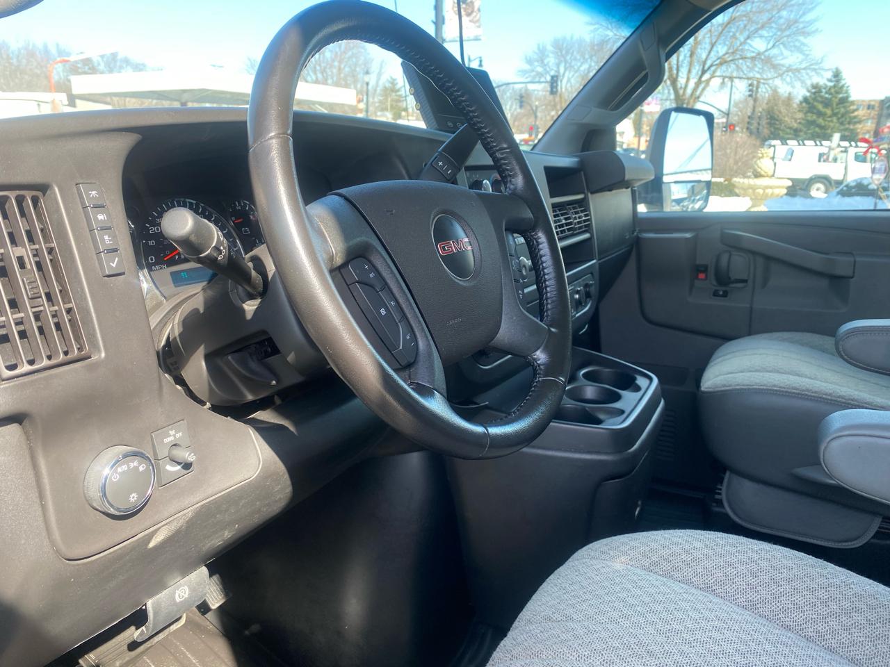 GMC Savana Cutaway  2021