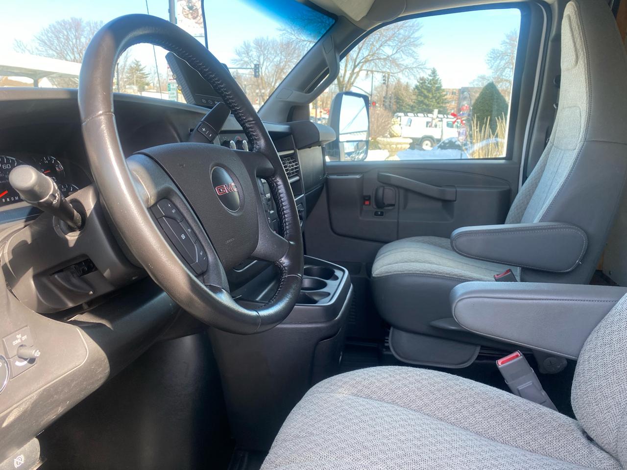 GMC Savana Cutaway  2021