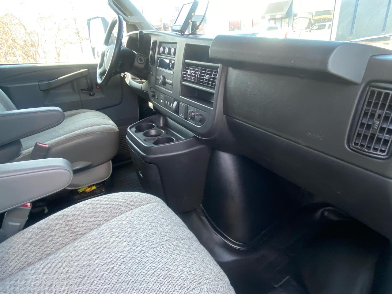 GMC Savana Cutaway  2021