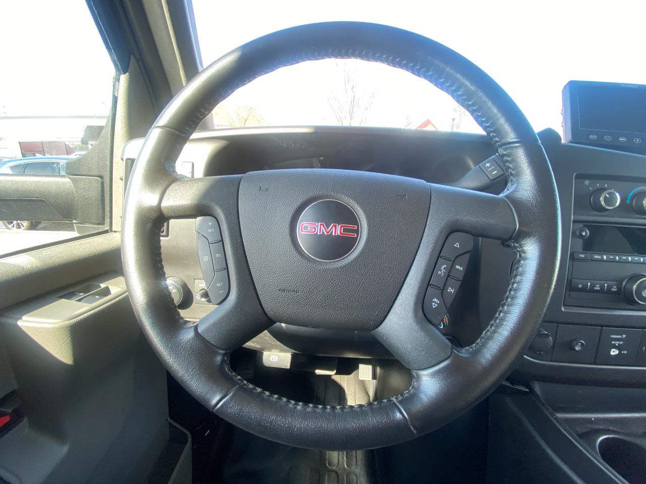 GMC Savana Cutaway  2021