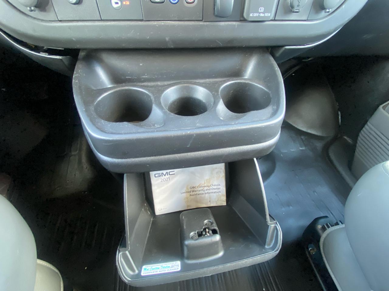 GMC Savana Cutaway  2021