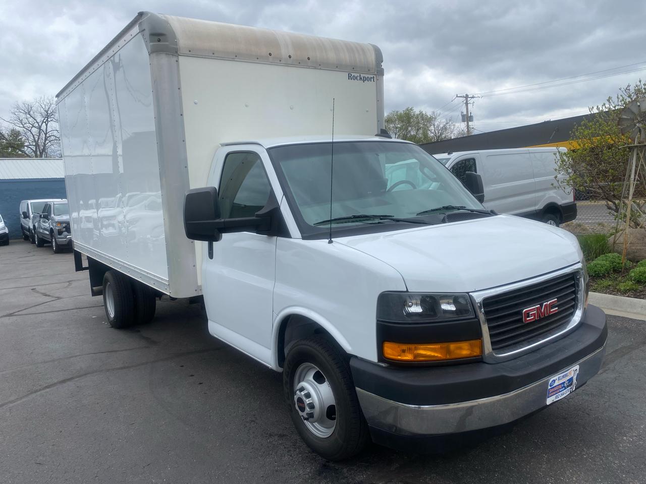 GMC Savana Cutaway  2021