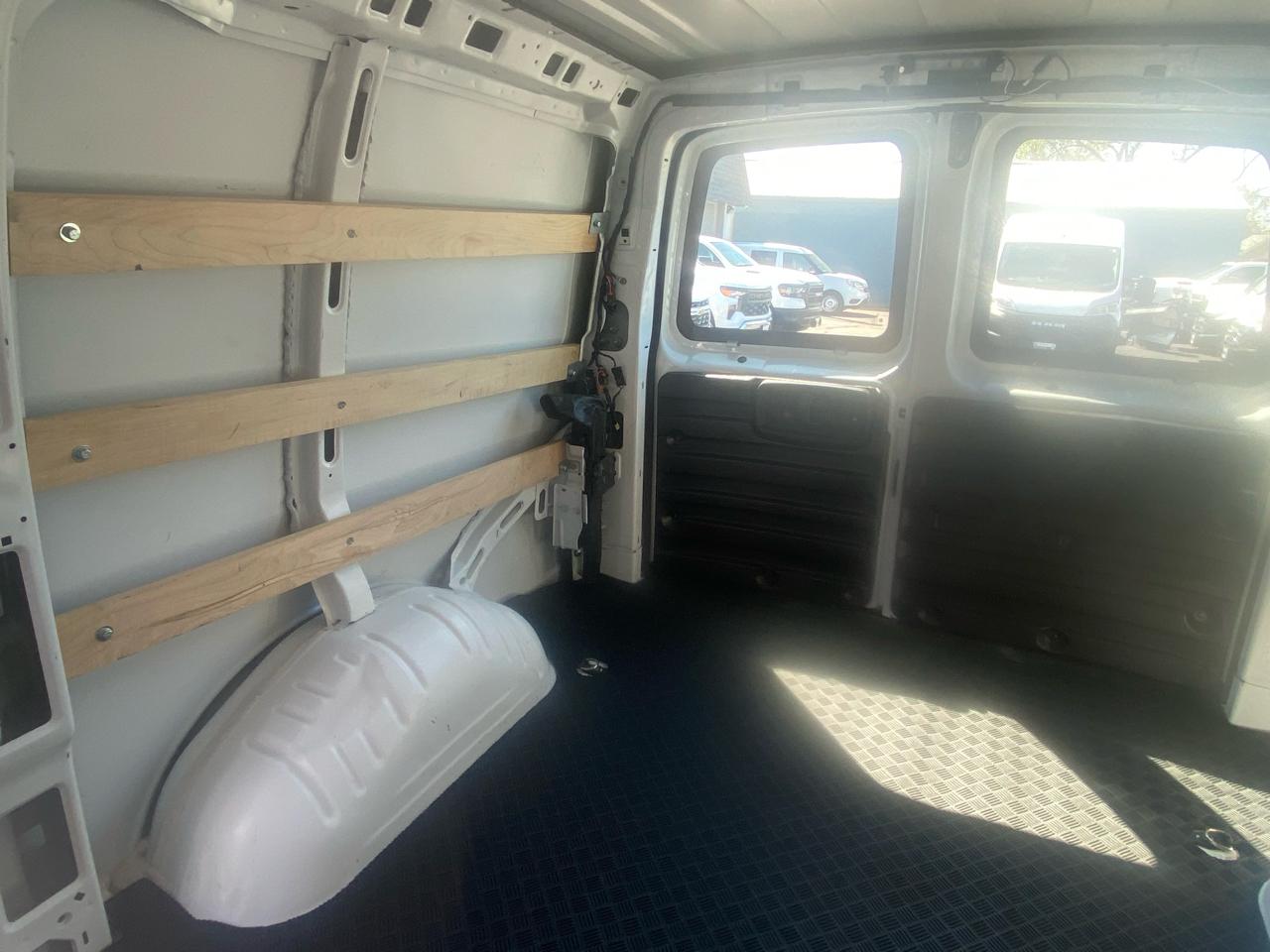 GMC Savana Cargo Van RWD 2500 135" 2024