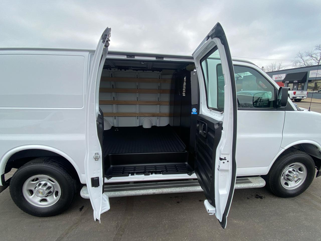 Chevrolet Express Cargo Van RWD 2500 135" 2024