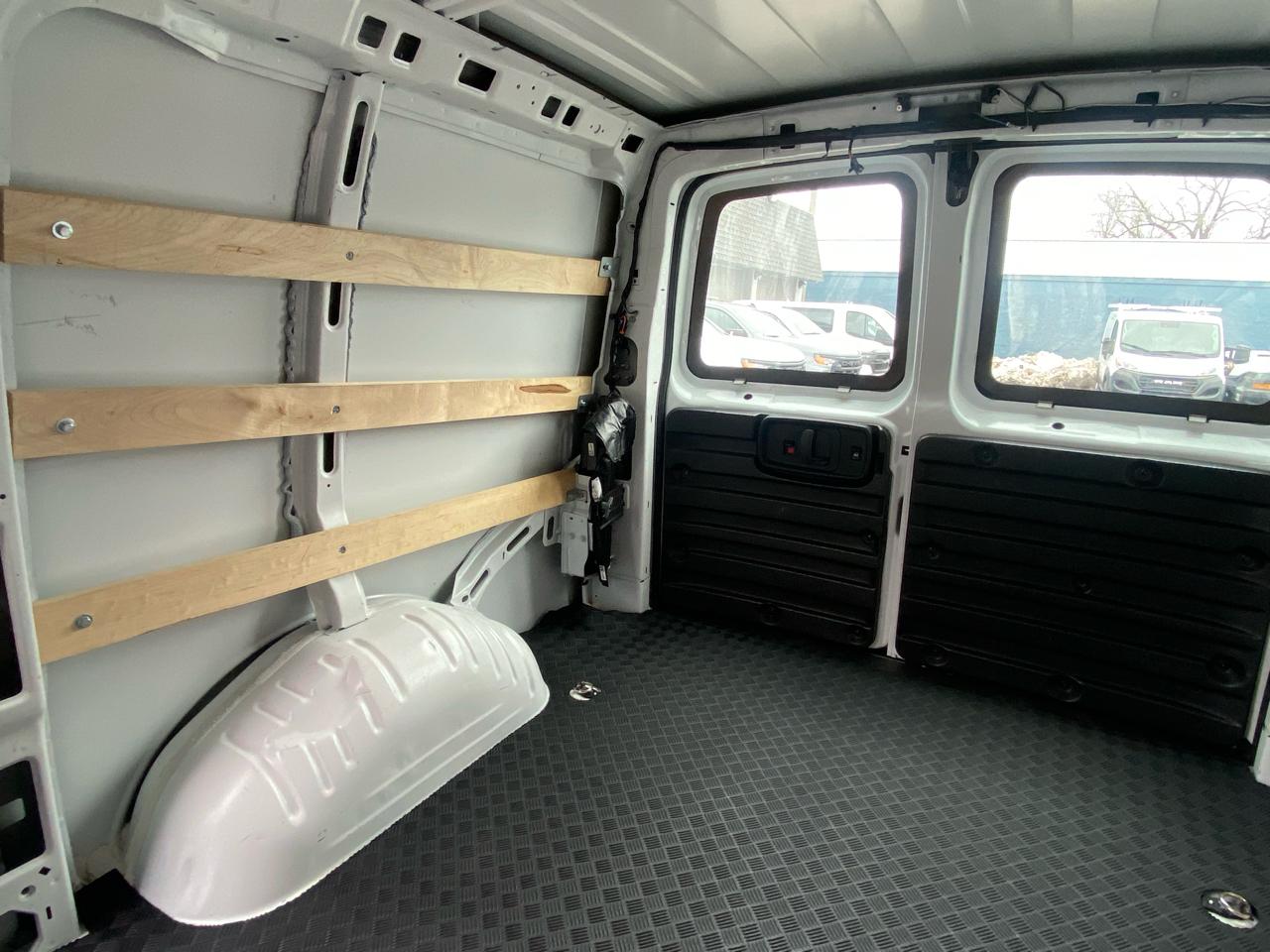 Chevrolet Express Cargo Van RWD 2500 135" 2024