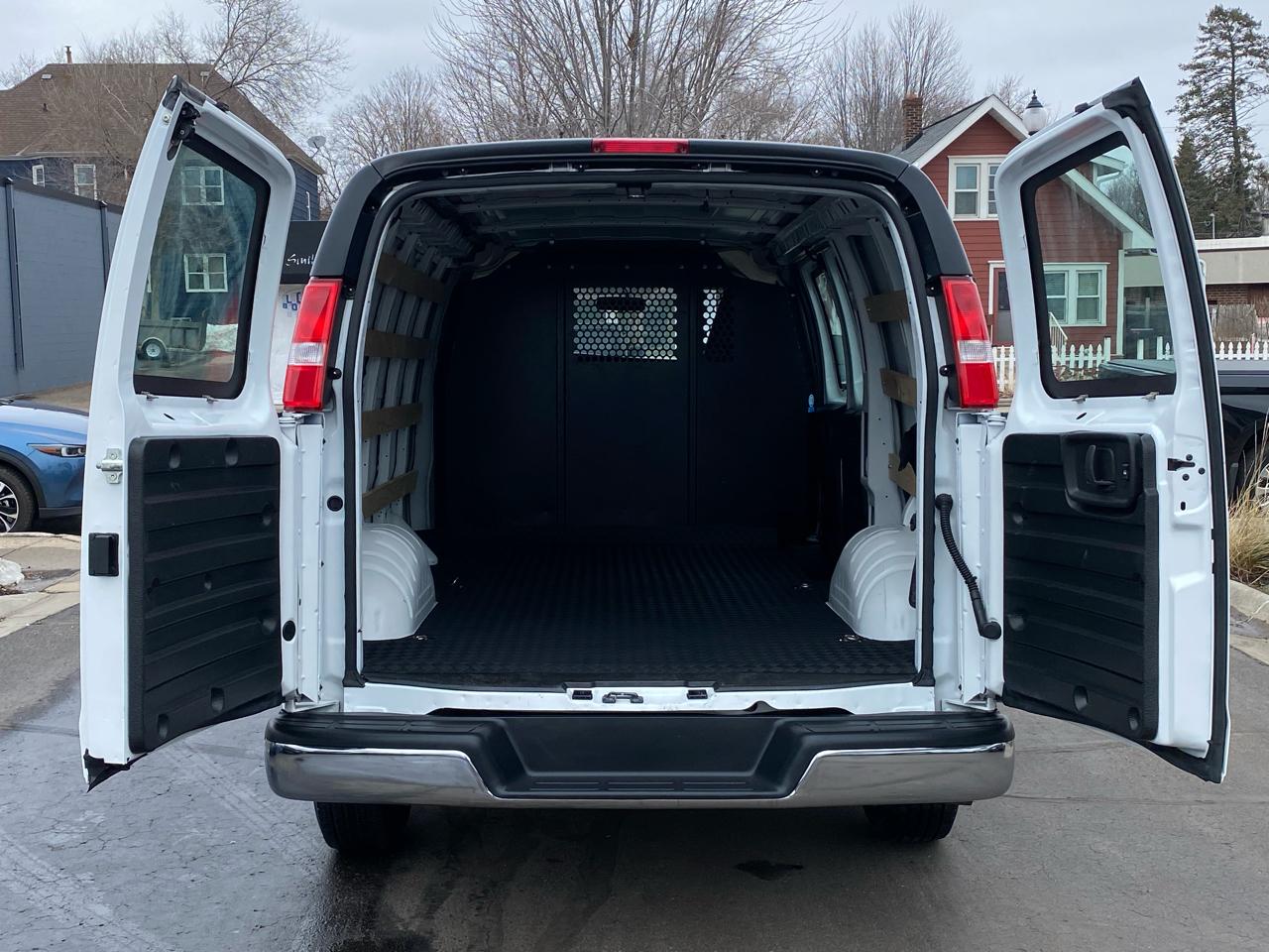 Chevrolet Express Cargo Van RWD 2500 135" 2024