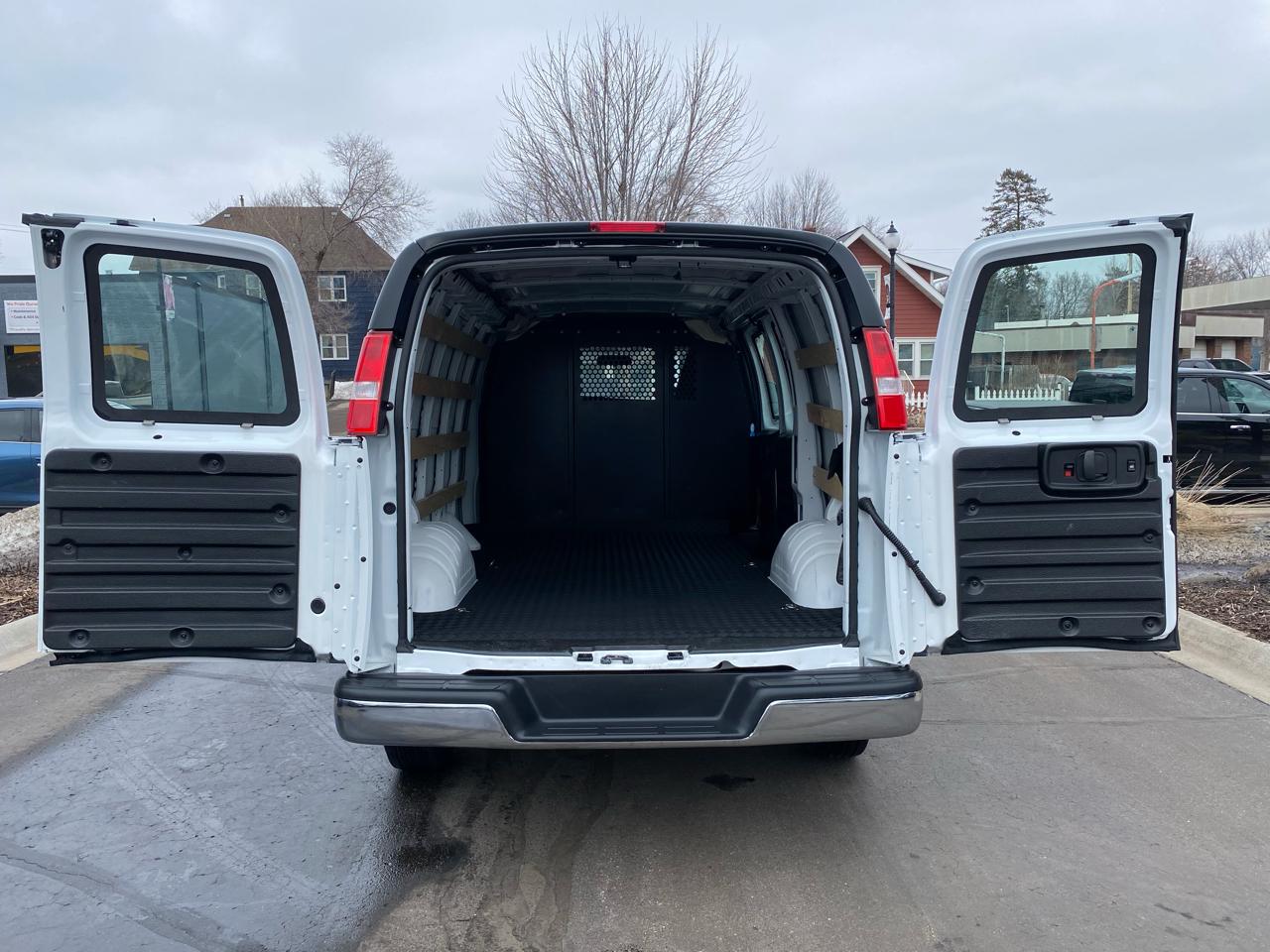 Chevrolet Express Cargo Van RWD 2500 135" 2024