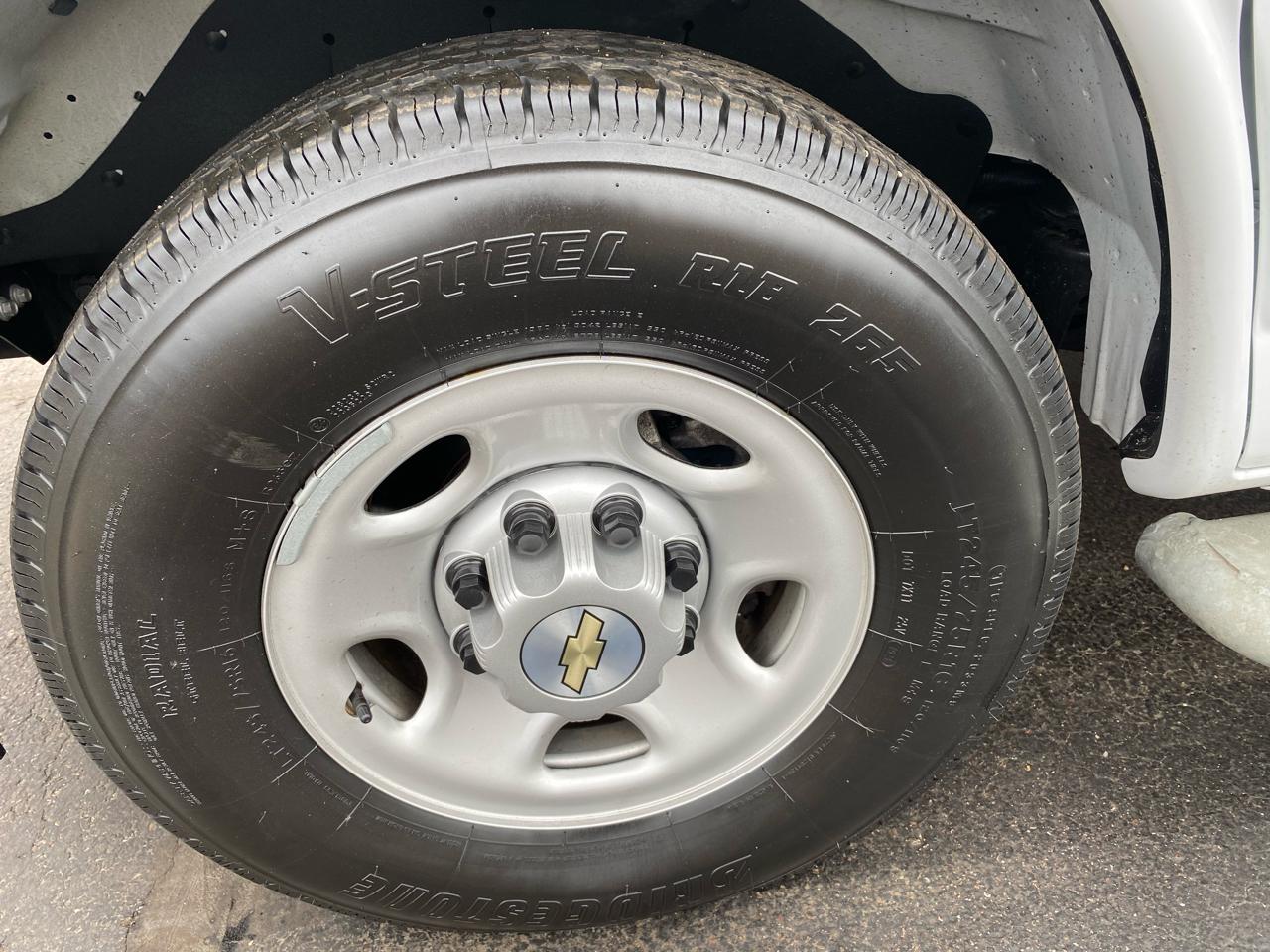 Chevrolet Express Cargo Van RWD 2500 135" 2024