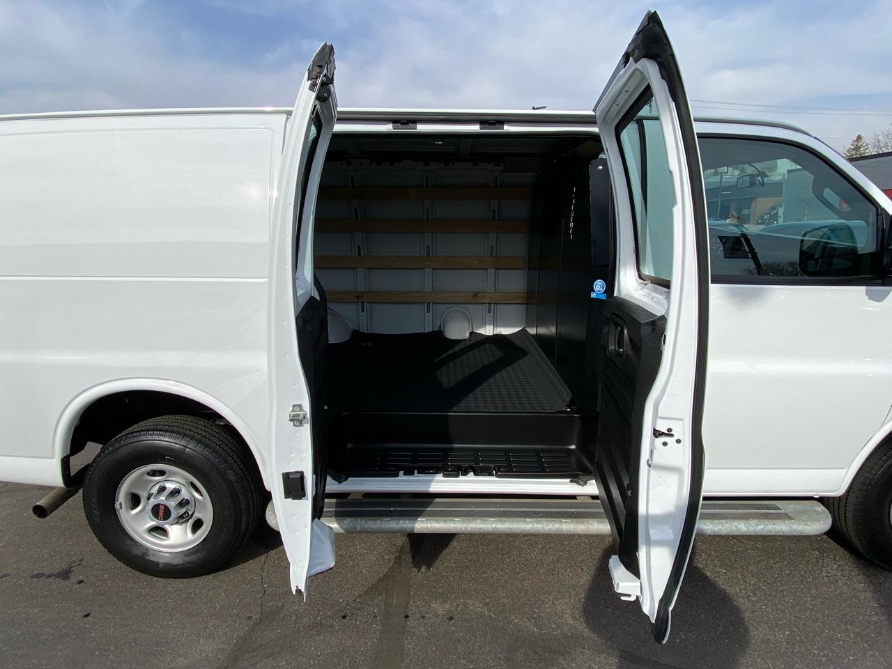 GMC Savana Cargo Van RWD 2500 135" 2024