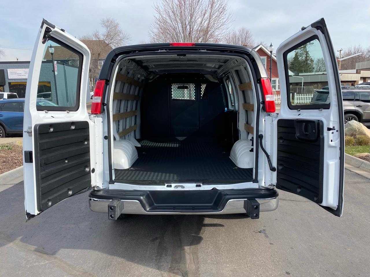 GMC Savana Cargo Van RWD 2500 135" 2024