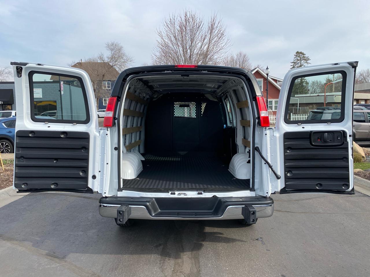 GMC Savana Cargo Van RWD 2500 135" 2024