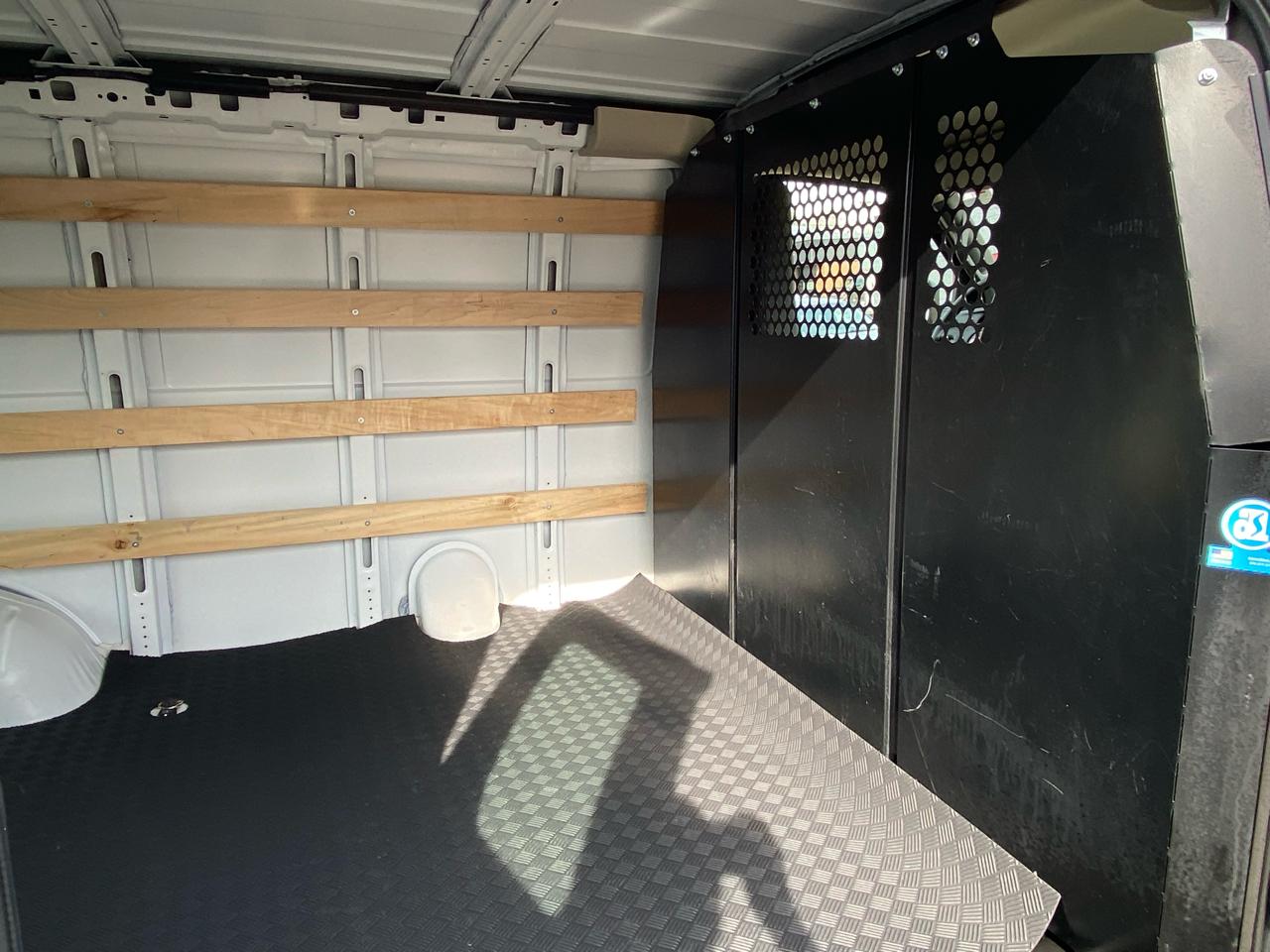 Chevrolet Express Cargo Van RWD 2500 135" 2024
