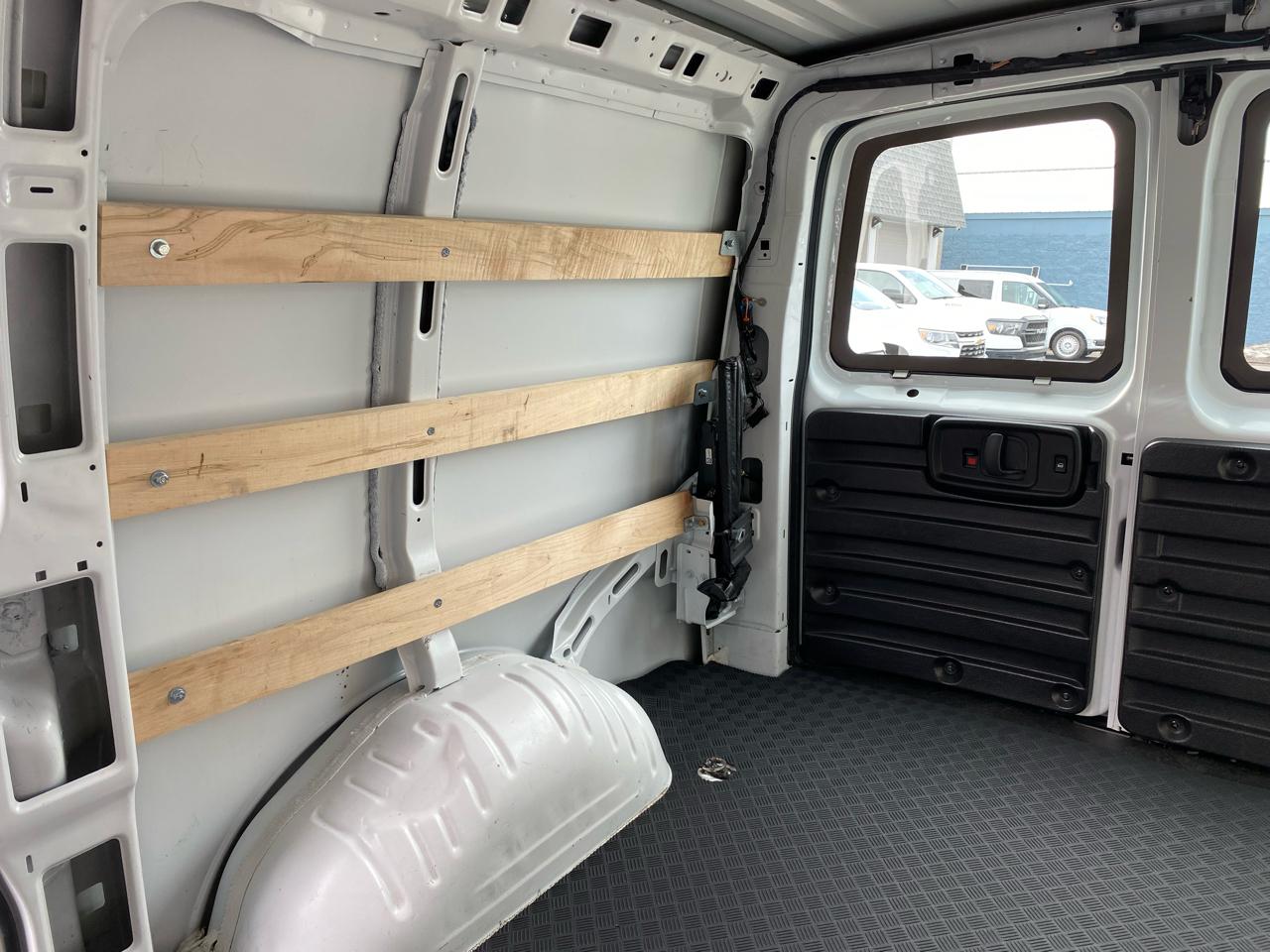 GMC Savana Cargo Van RWD 2500 135" 2024