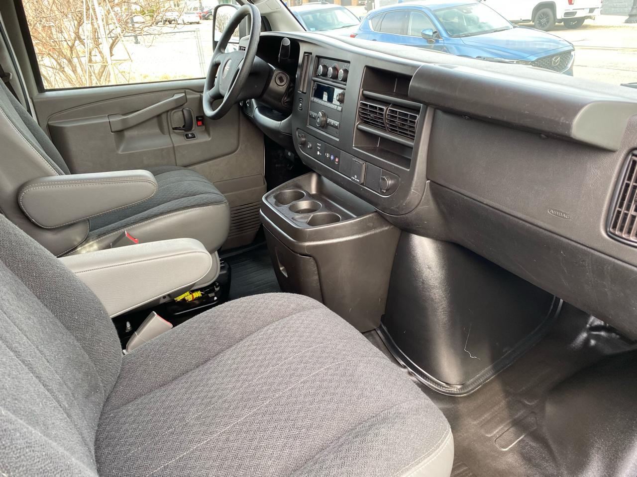 GMC Savana Cargo Van RWD 2500 135" 2024