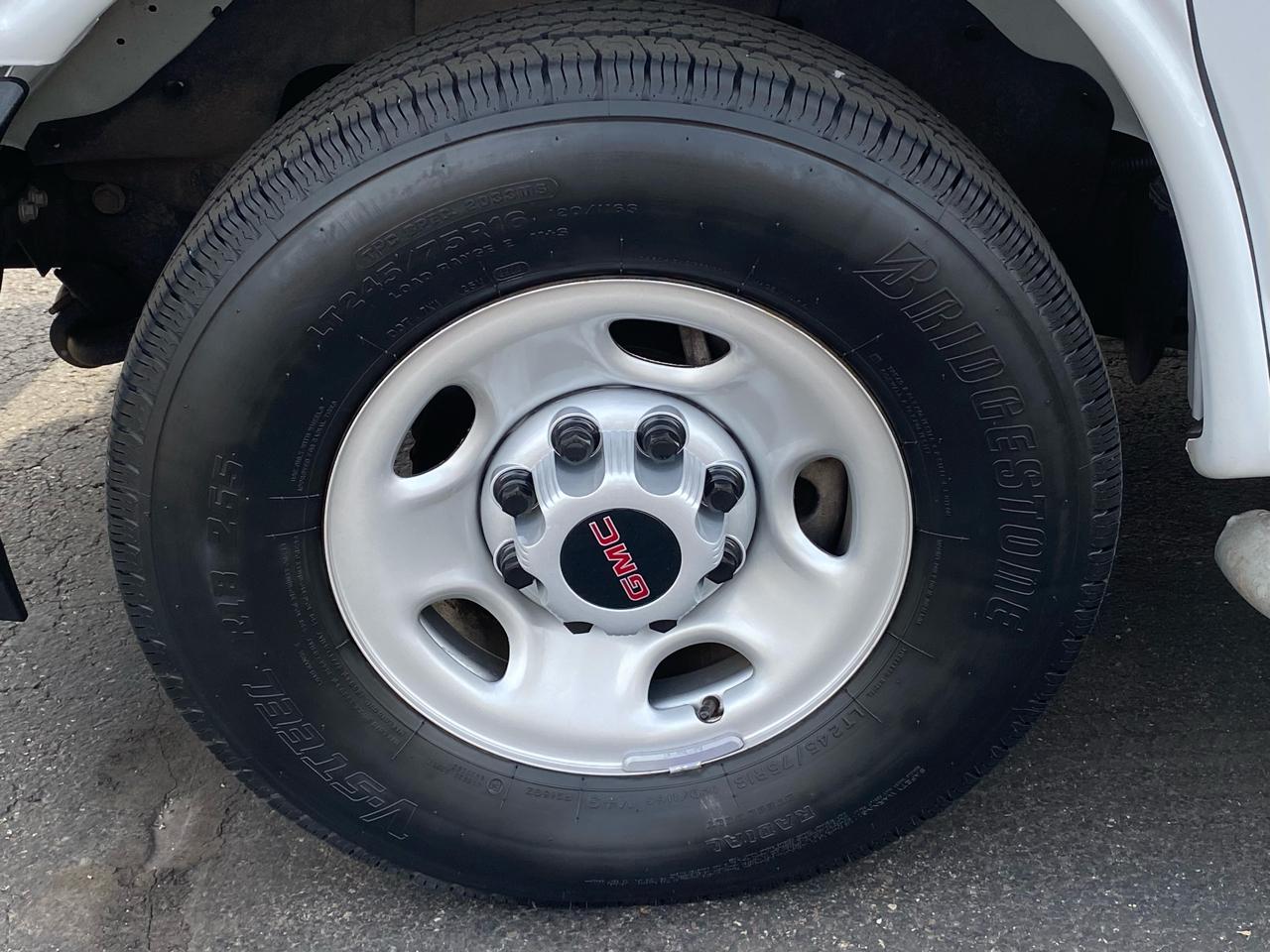 GMC Savana Cargo Van RWD 2500 135" 2024