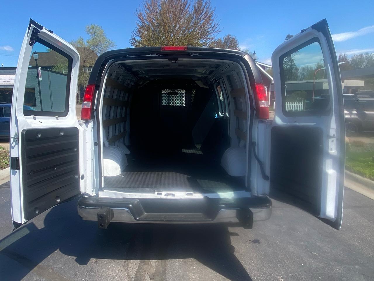 GMC Savana Cargo Van RWD 2500 135" 2024
