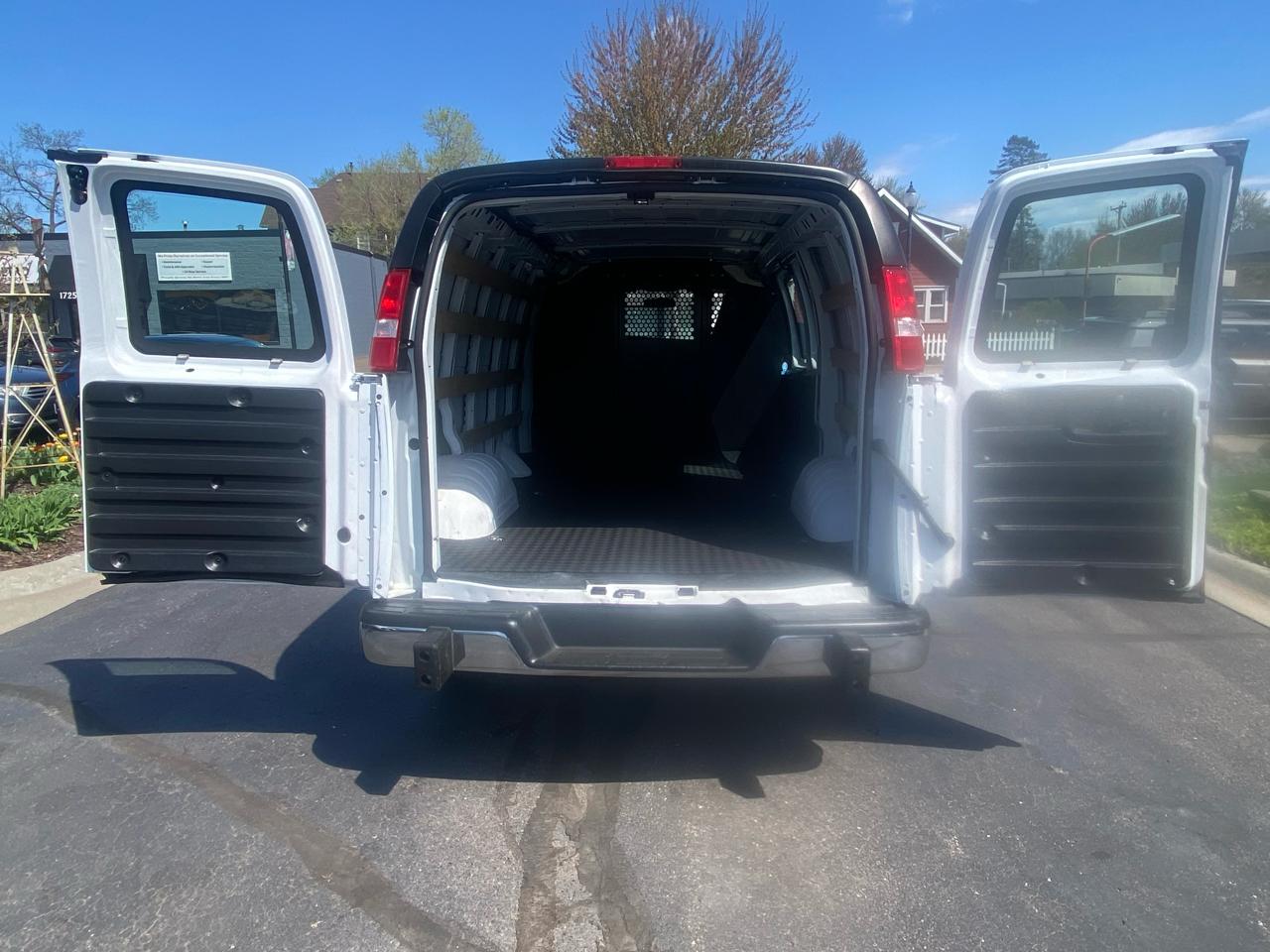 GMC Savana Cargo Van RWD 2500 135" 2024