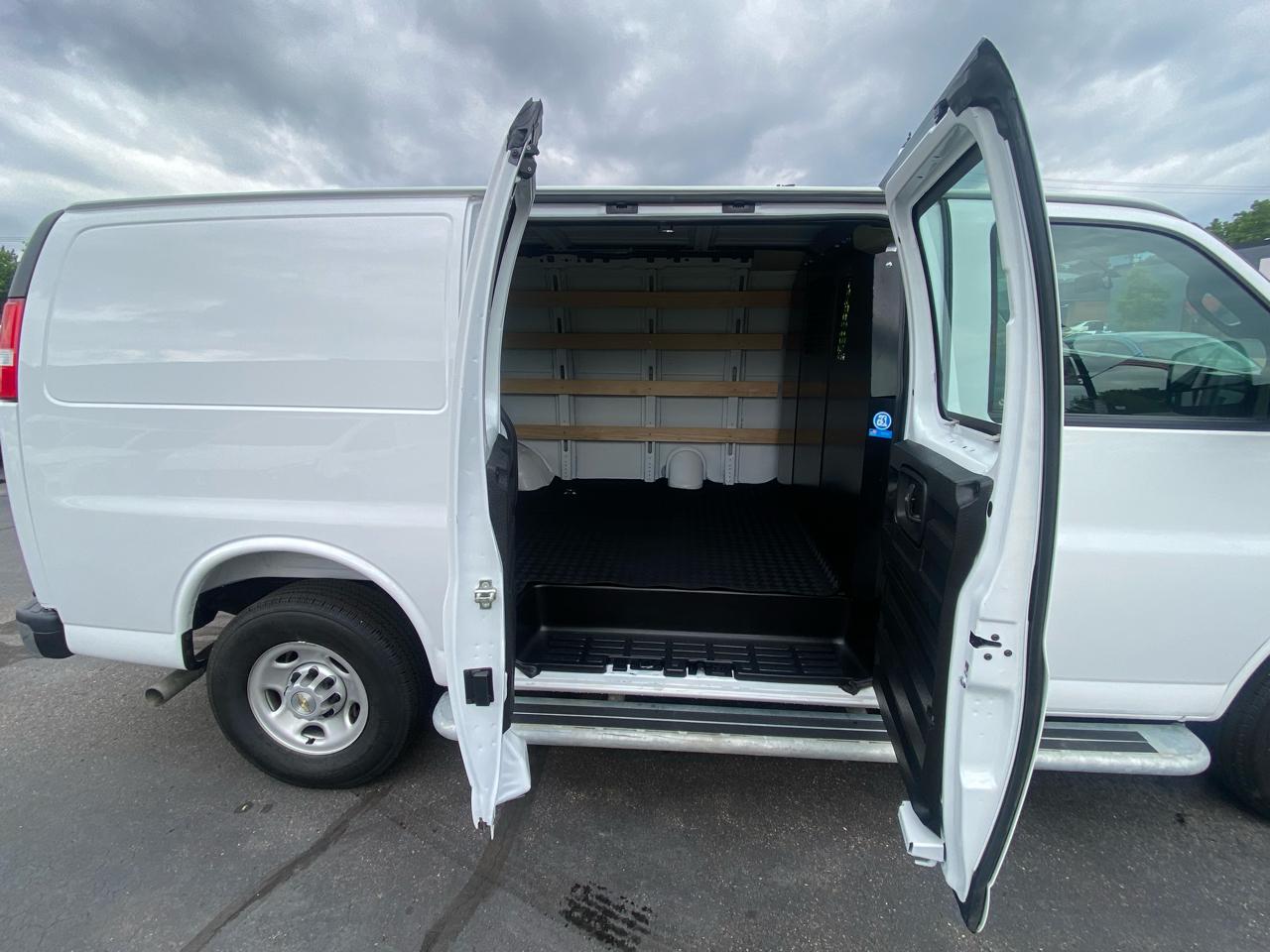 Chevrolet Express Cargo Van RWD 2500 135" 2025