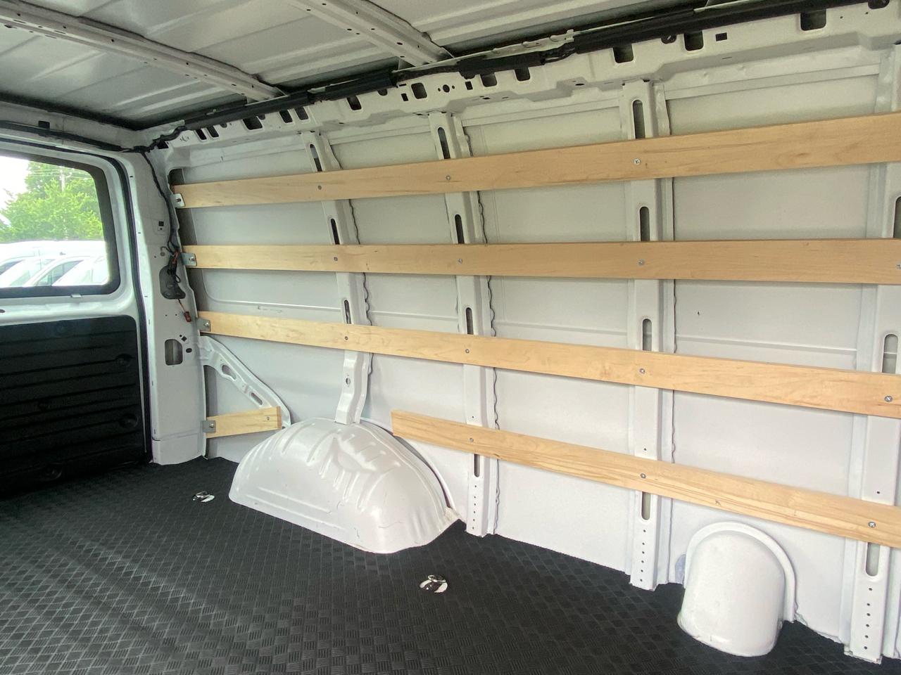 Chevrolet Express Cargo Van RWD 2500 135" 2025