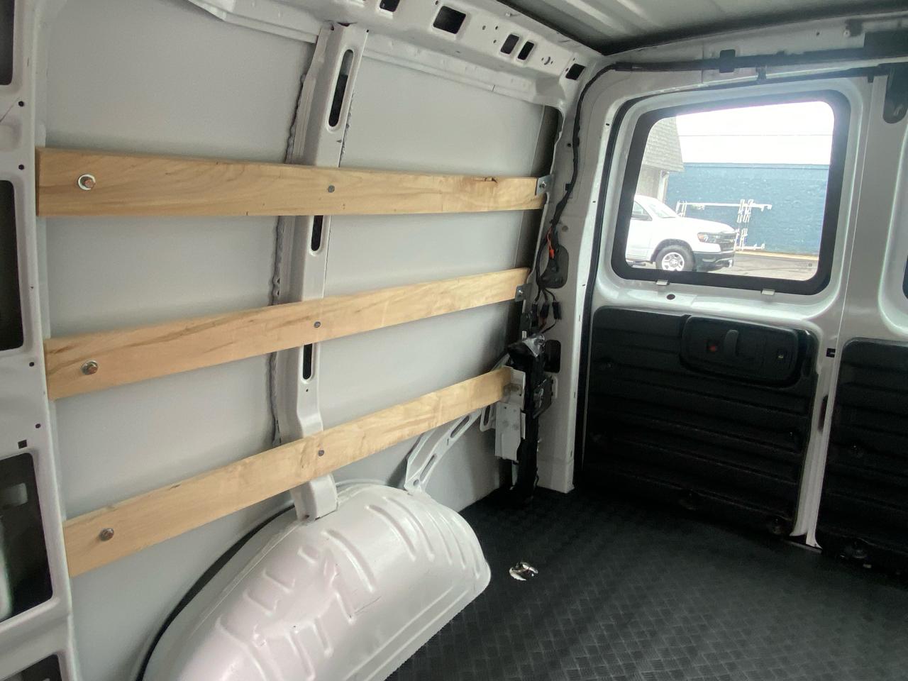Chevrolet Express Cargo Van RWD 2500 135" 2025