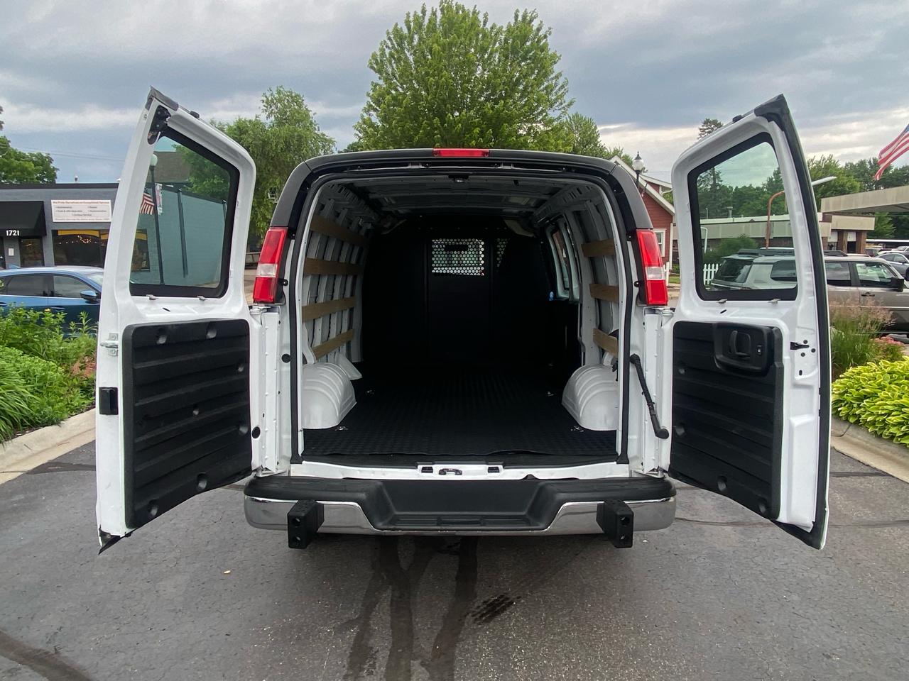 Chevrolet Express Cargo Van RWD 2500 135" 2025