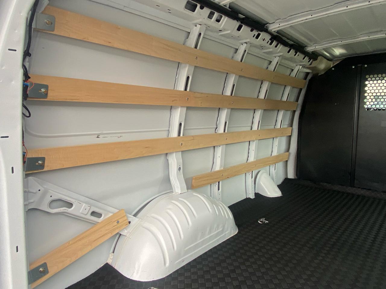 Chevrolet Express Cargo Van RWD 2500 135" 2025
