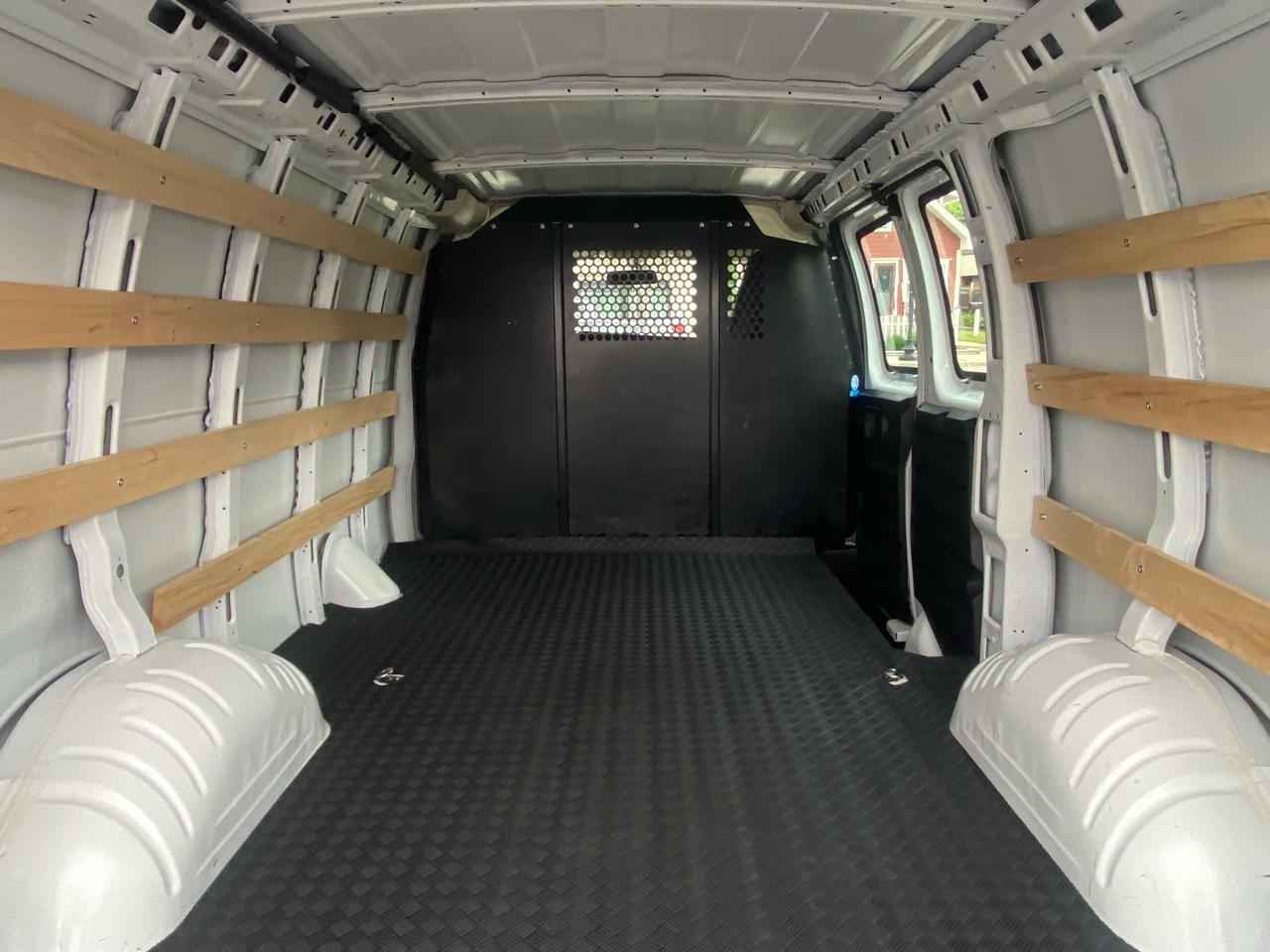 Chevrolet Express Cargo Van RWD 2500 135" 2025