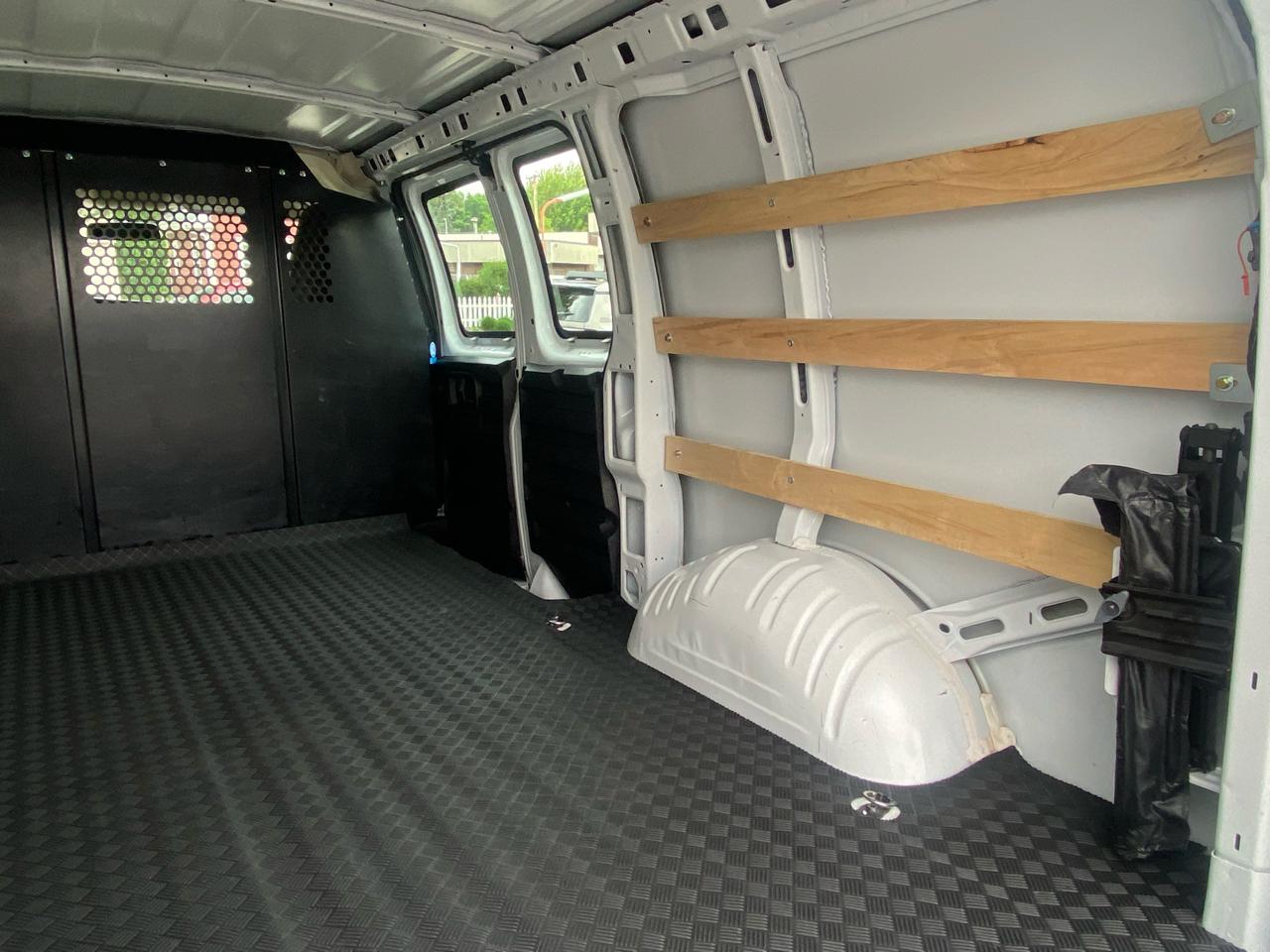 Chevrolet Express Cargo Van RWD 2500 135" 2025