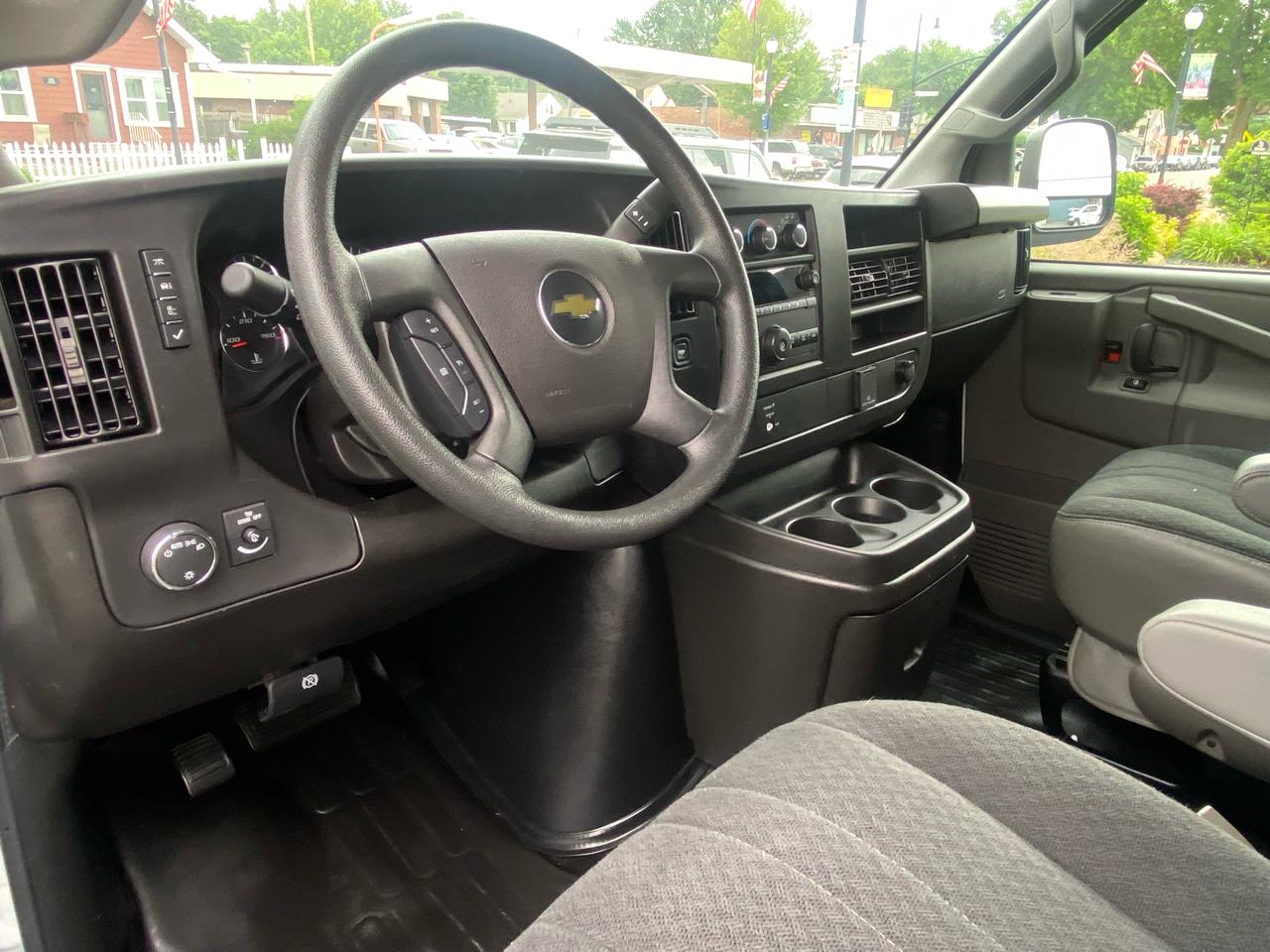 Chevrolet Express Cargo Van RWD 2500 135" 2025